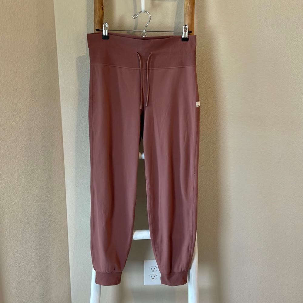 Vuori Daily Joggers Terracotta